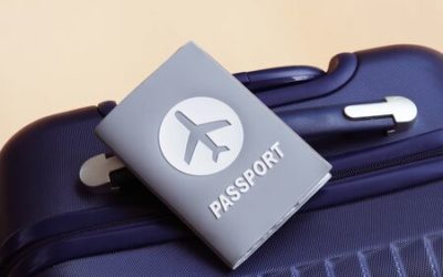 Faux passeports dans le sac de la femme !